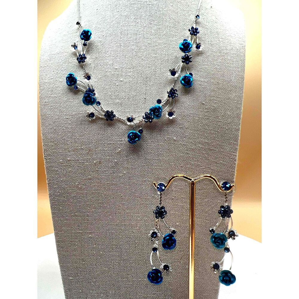 NEW Silver Blue Crystal Roses Necklace Earrings Set